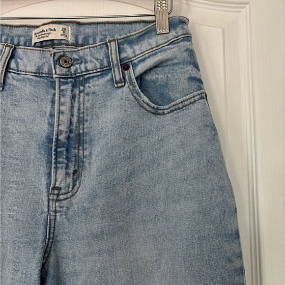 ABERCROMBIE 90’s Straight Jeans - Picture 3 of 5